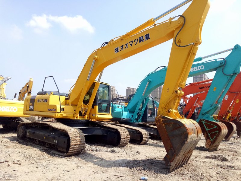 小松挖掘机：现代建筑工地的得力助手